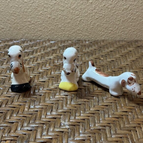 Set Of 3 Vintage Ceramic Dog Figurines White With Brown & Yellow Accents - Picture 1 of 10